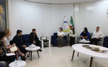 Şandeyek PE’yê serdana Daîreya Têkiliyên Derve ya li Qamişloyê kir