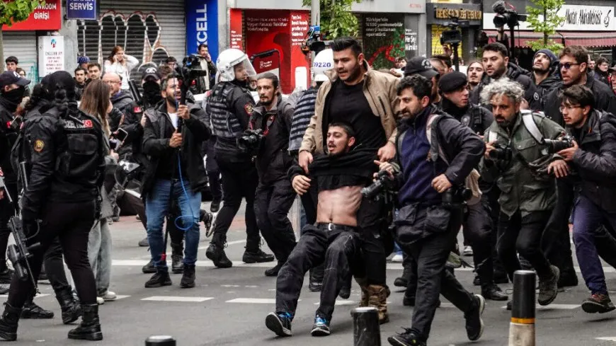 Polîsên Tirk êrişî karkeran kir û zêdetirî 400 kes bin çav kirin