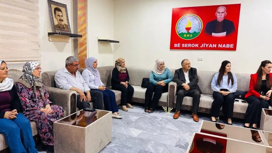 Şandeya KNK'ê serdana bajarê Kobanê kir