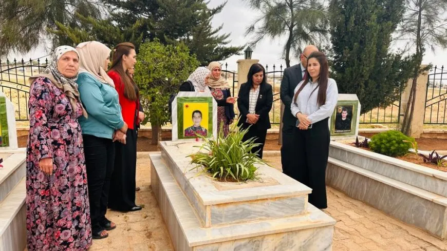 Şandeya KNK'ê serdana bajarê Kobanê kir