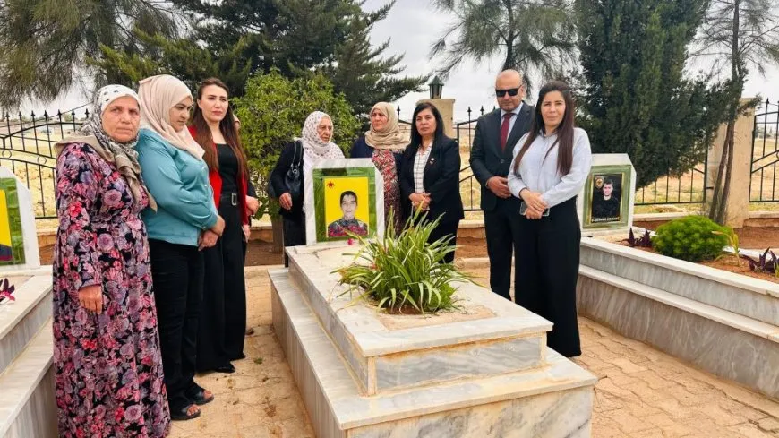 Şandeya KNK'ê serdana bajarê Kobanê kir