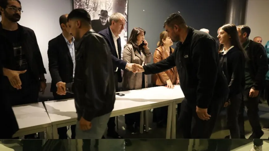 Li Stenbolê sersaxiya ji bo Sirri Sureyya Onder tê qebûlkirin