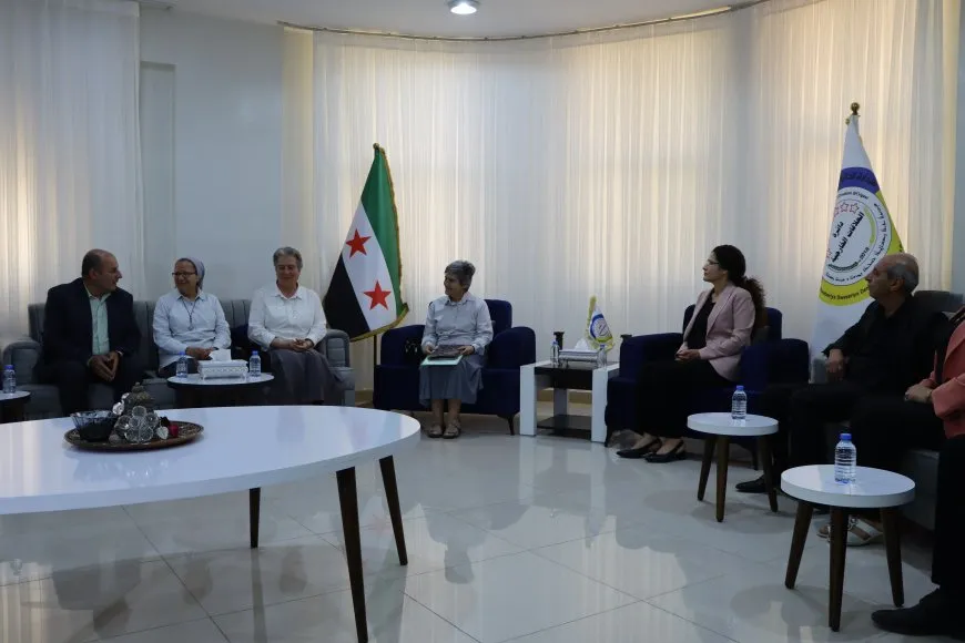 Şandeke ji nûnerên dêran li Sûriyeyê serdana Bakur û Rojhilatê Sûriyeyê kir