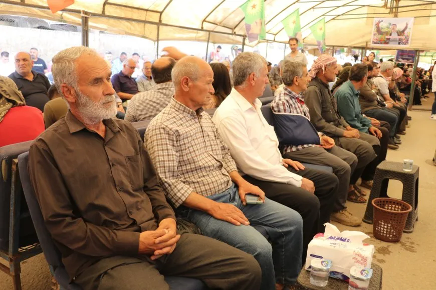 Li Qamişloyê ji bo Sirri Sureyya Onder şîn hate danîn