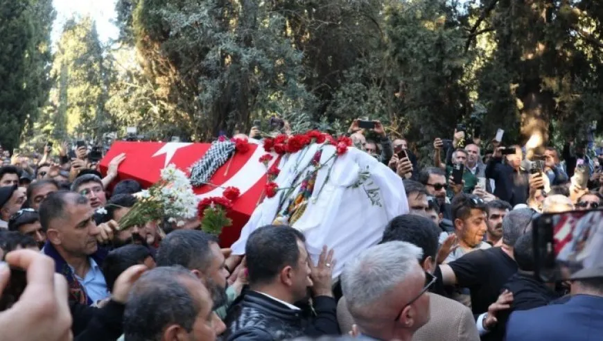 Qasidê aştiyê Sirri Sureyya Onder hat oxirkirin