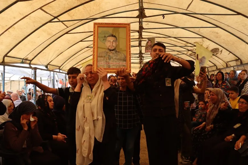 Sersaxî dan malbata şehîd Berxwedan Efrîn