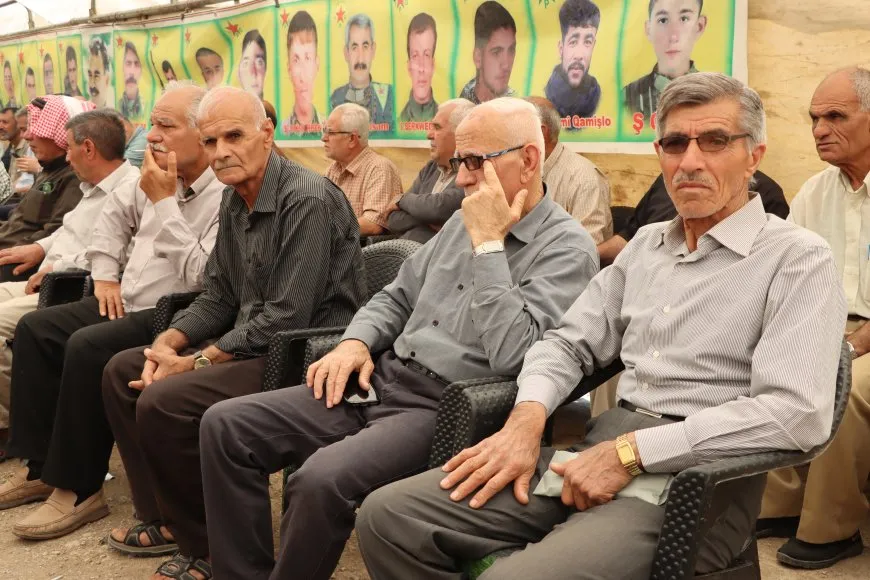 Sersaxî dan malbata şehîd Berxwedan Efrîn
