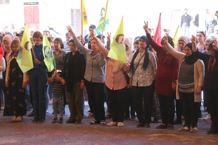 ‛Mîna şehîd Rizgar bê dudilî û tirs em aştiya civakê biparêzin’