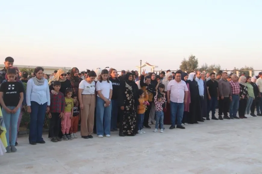 Li Reqayê mûm li ber gorên şehîdan hatin pêxistin