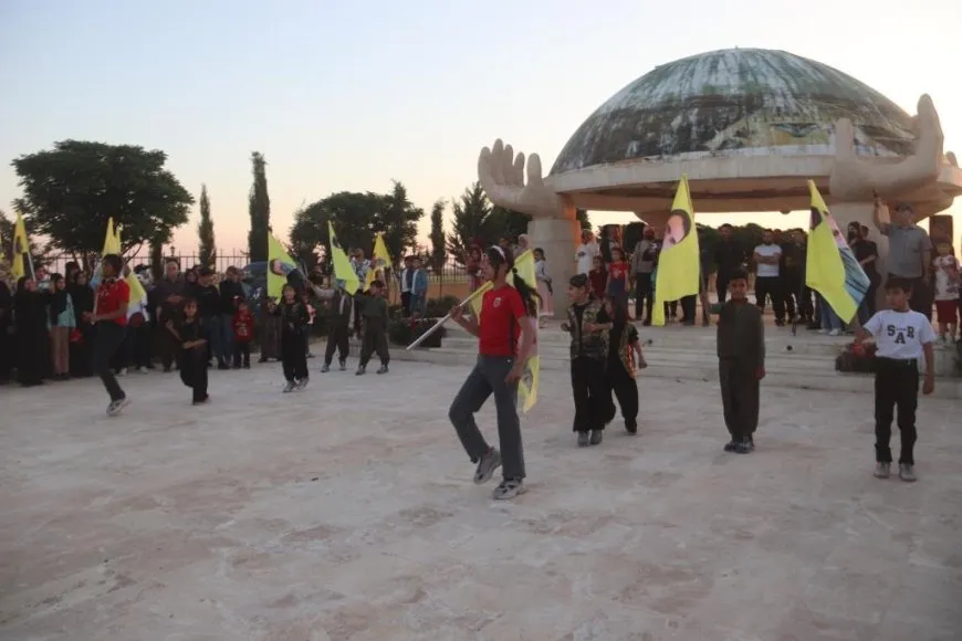 Li Reqayê mûm li ber gorên şehîdan hatin pêxistin
