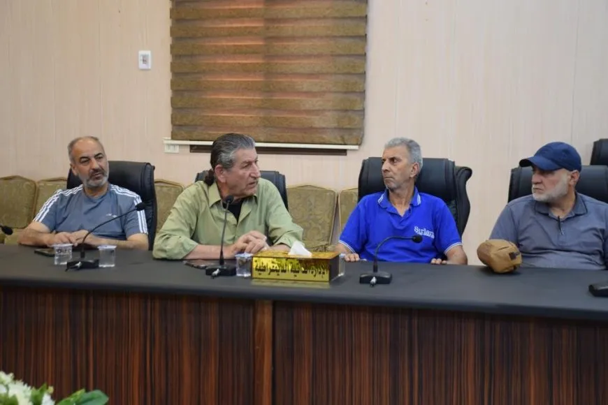 Şêwekarên beşdarî sempozyuma Tebqayî bûne pesna Rêveberiya Xweser da