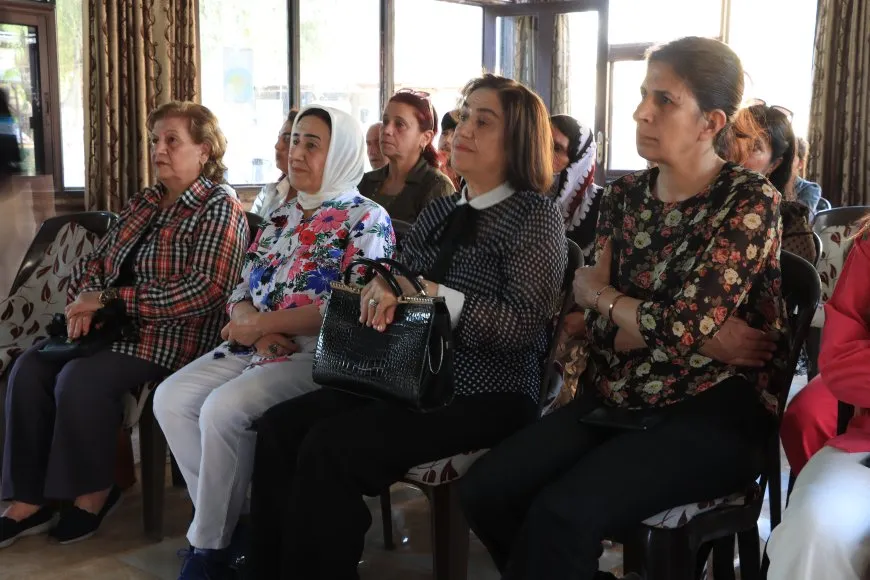 Têkildarî rewşa jinên Sûriyeyê û astengiyên pê re rû bi rû ne semîner