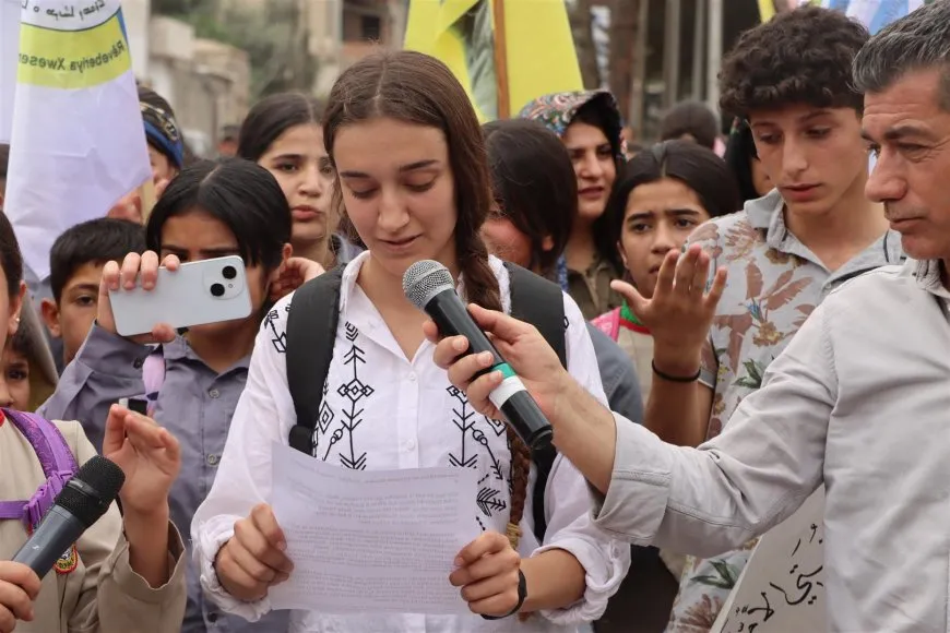 Bi boneya 15’ê Gulanê meş: Divê zimanê Kurd di destûrê de were naskirin