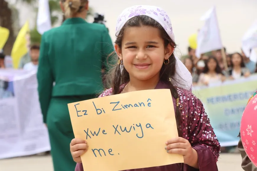 Bi boneya 15’ê Gulanê meş: Divê zimanê Kurd di destûrê de were naskirin