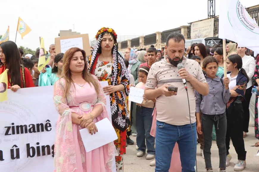 Bi boneya 15’ê Gulanê meş: Divê zimanê Kurd di destûrê de were naskirin