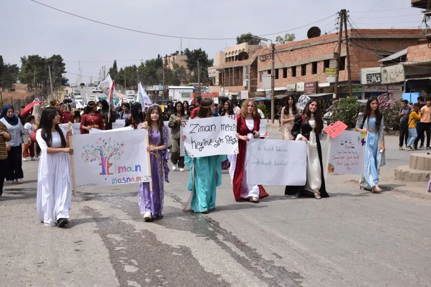 Bi boneya 15’ê Gulanê meş: Divê zimanê Kurd di destûrê de were naskirin