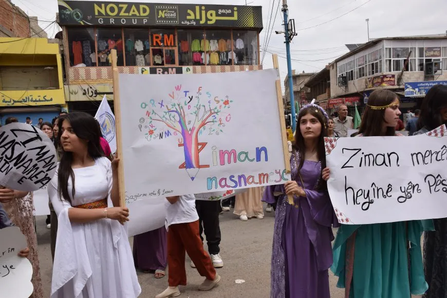 Bi boneya 15’ê Gulanê meş: Divê zimanê Kurd di destûrê de were naskirin