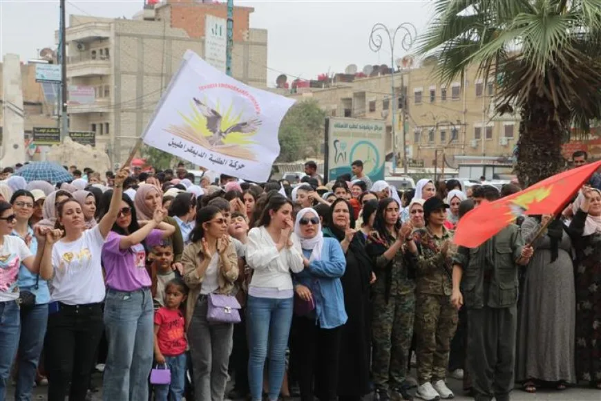 Bi boneya 15’ê Gulanê meş: Divê zimanê Kurd di destûrê de were naskirin