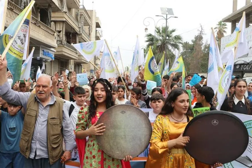 Bi boneya 15’ê Gulanê meş: Divê zimanê Kurd di destûrê de were naskirin