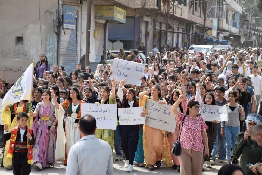 Bi boneya 15’ê Gulanê meş: Divê zimanê Kurd di destûrê de were naskirin