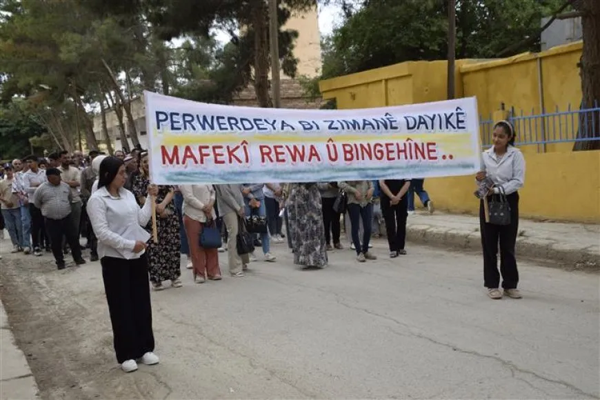 Bi boneya 15’ê Gulanê meş: Divê zimanê Kurd di destûrê de were naskirin
