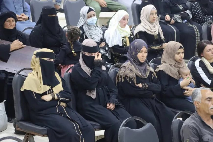 Li Dêrazorê pêşdeçûnên siyasî, ewlehî û xizmetguzarî hatin gotûbêjkirin