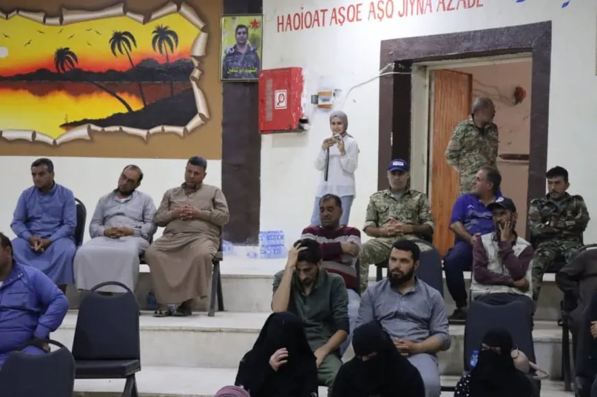 Li Dêrazorê pêşdeçûnên siyasî, ewlehî û xizmetguzarî hatin gotûbêjkirin