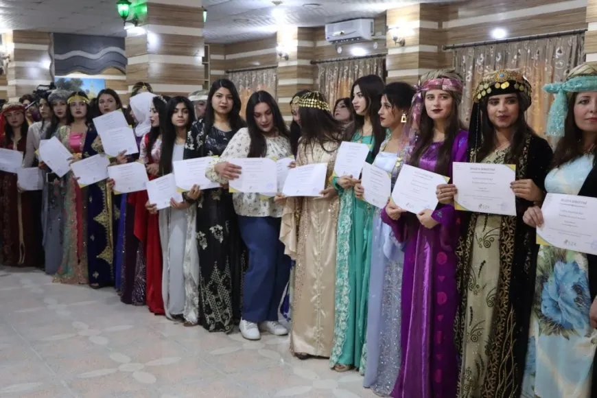Li Kobanê pêşbirka zimanê Kurdî hat lidarxistin û bawername hatin belavkirin