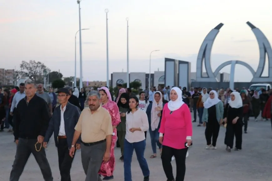 Bi boneya 15’ê Gulanê li goristanên şehîdan ên Tebqayê mûm hatin pêxistin
