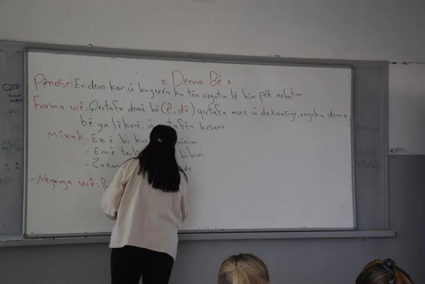 SZK- Dirbêsiyê: Hewlên pêşvebirina ziman di nava civakê de didomin