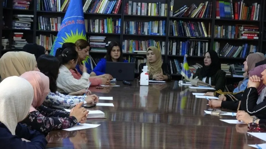 Jinên ji Reqayê "bihêzkirina siyasî ya jinan" nîqaş kir