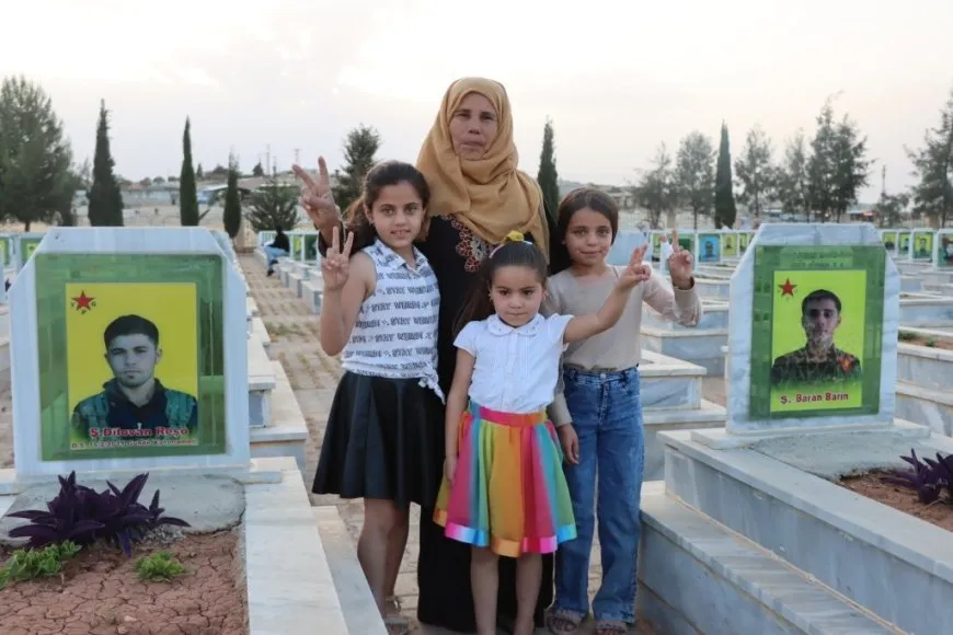 Bi pêxistina mûman şehîdên Meha Gulanê hatin bibîranîn