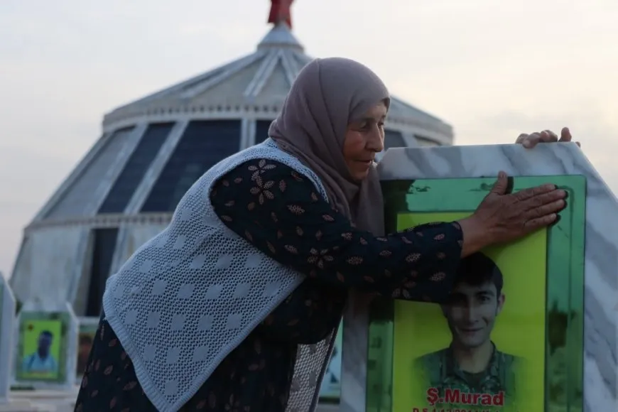 Bi pêxistina mûman şehîdên Meha Gulanê hatin bibîranîn