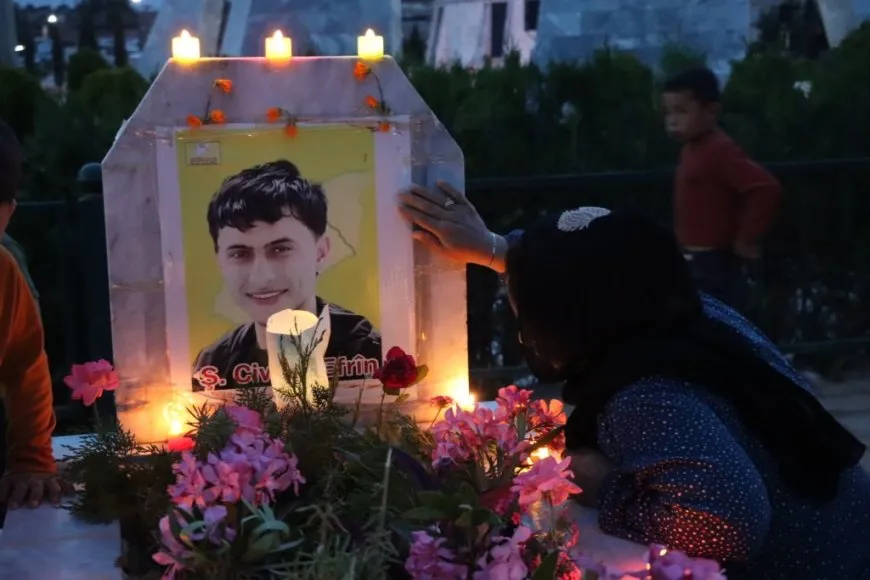 Bi pêxistina mûman şehîdên Meha Gulanê hatin bibîranîn