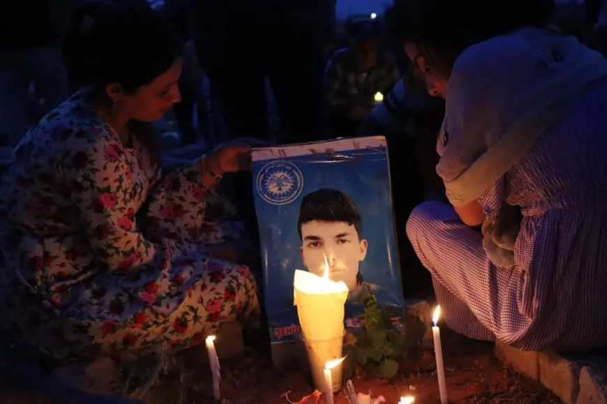 Bi pêxistina mûman şehîdên Meha Gulanê hatin bibîranîn