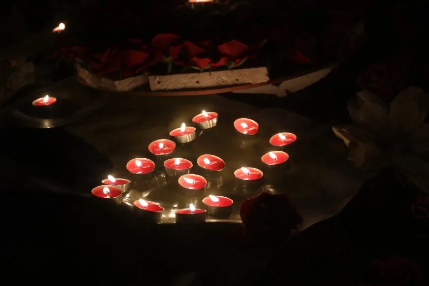 Bi pêxistina mûman şehîdên Meha Gulanê hatin bibîranîn