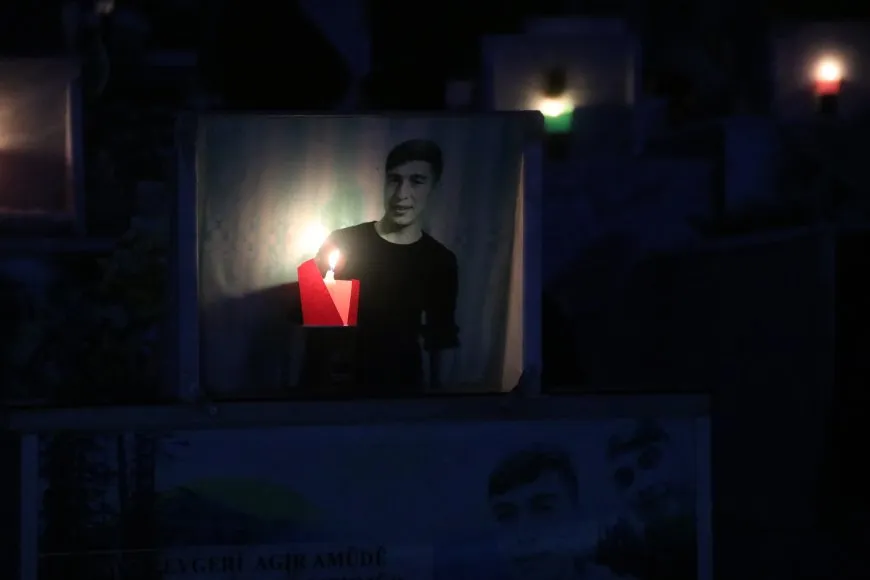 Bi pêxistina mûman şehîdên Meha Gulanê hatin bibîranîn