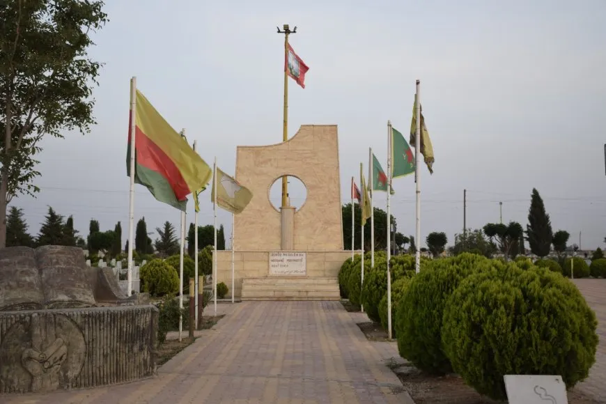 Bi pêxistina mûman şehîdên Meha Gulanê hatin bibîranîn