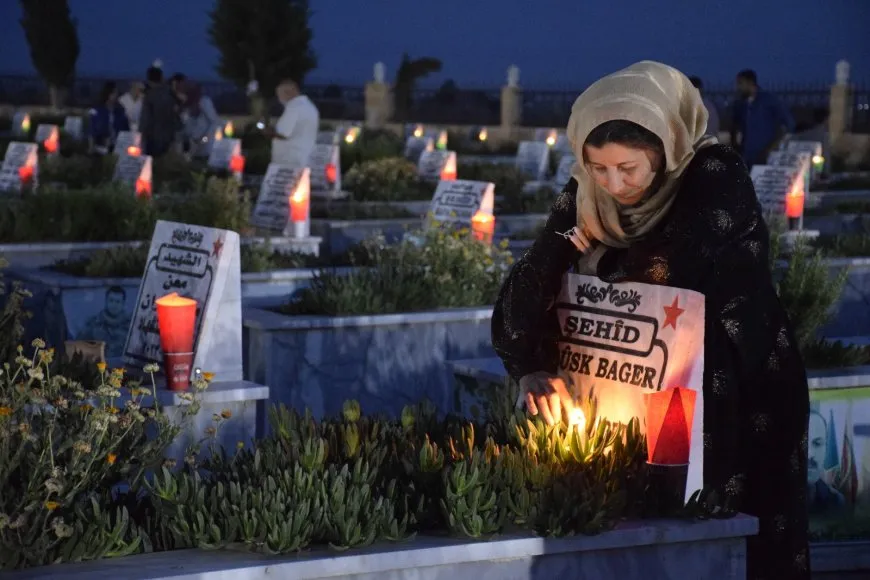 Bi pêxistina mûman şehîdên Meha Gulanê hatin bibîranîn