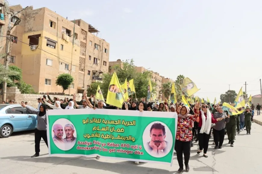 Şêniyên Tebqayê ji bo Rêber Abdullah Ocalan meşiyan