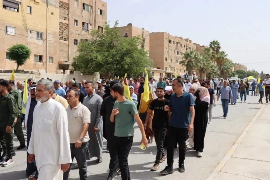 Şêniyên Tebqayê ji bo Rêber Abdullah Ocalan meşiyan