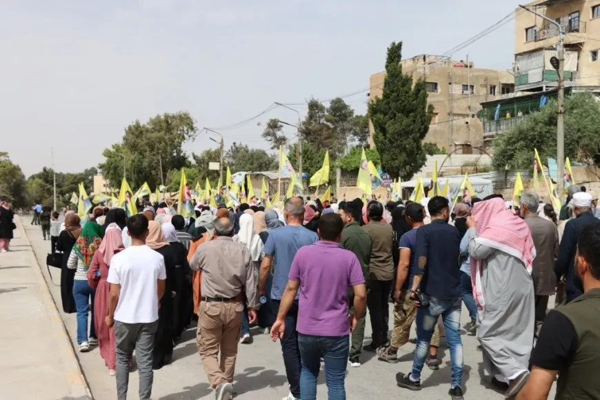Şêniyên Tebqayê ji bo Rêber Abdullah Ocalan meşiyan