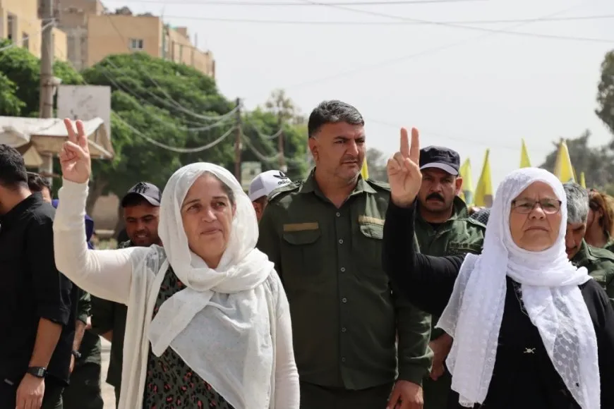 Şêniyên Tebqayê ji bo Rêber Abdullah Ocalan meşiyan