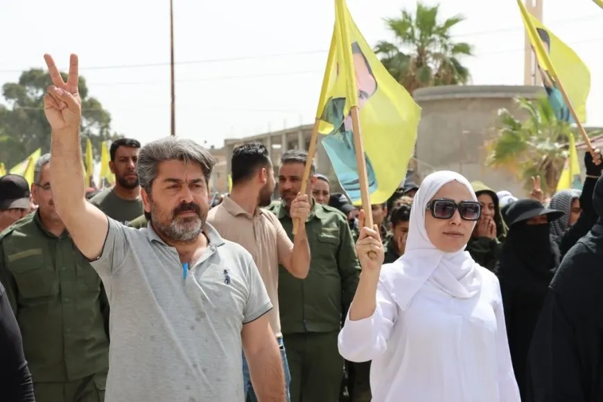 Şêniyên Tebqayê ji bo Rêber Abdullah Ocalan meşiyan