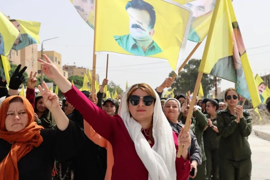 Şêniyên Tebqayê ji bo Rêber Abdullah Ocalan meşiyan