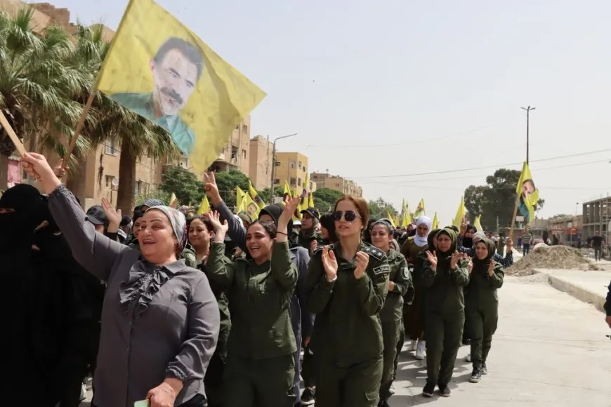 Şêniyên Tebqayê ji bo Rêber Abdullah Ocalan meşiyan