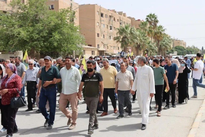 Şêniyên Tebqayê ji bo Rêber Abdullah Ocalan meşiyan