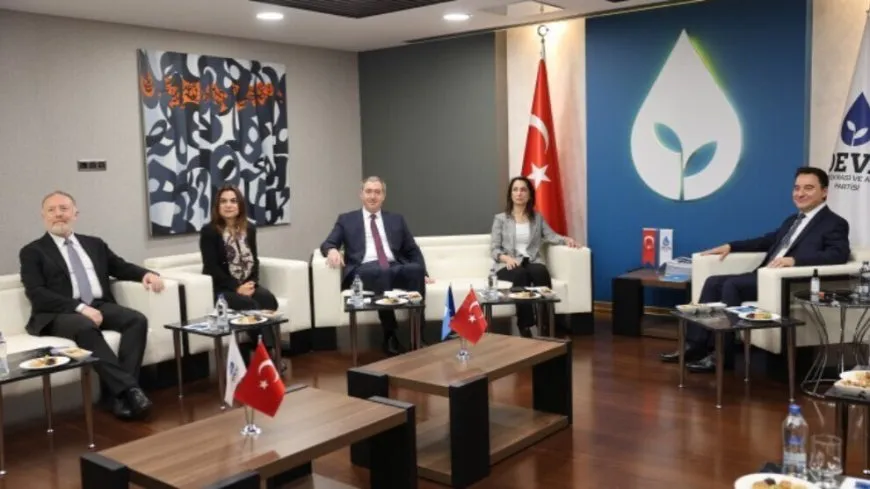 Hevdîtina navbera DEM Partî û DEVA nêzî saetekî  dewam kir