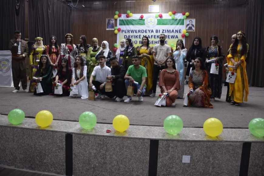Li Hesekê bi boneya  Roja Zimanê Kurdî şahiyek li dar ket