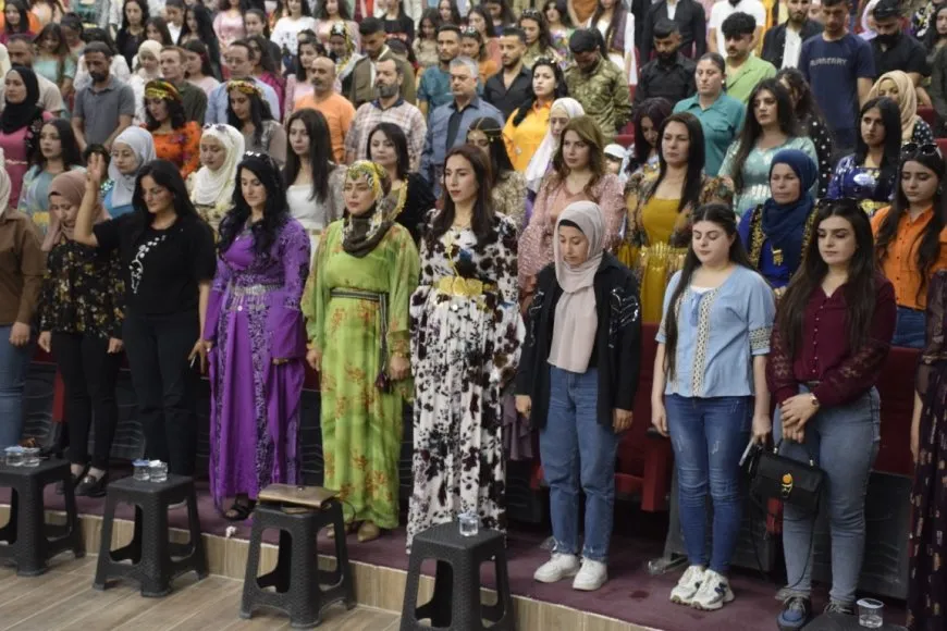 Li Hesekê bi boneya  Roja Zimanê Kurdî şahiyek li dar ket